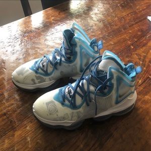 NEW Nike Lebron Space Jam 19 Basketball Sneakers! Only Worn Once.